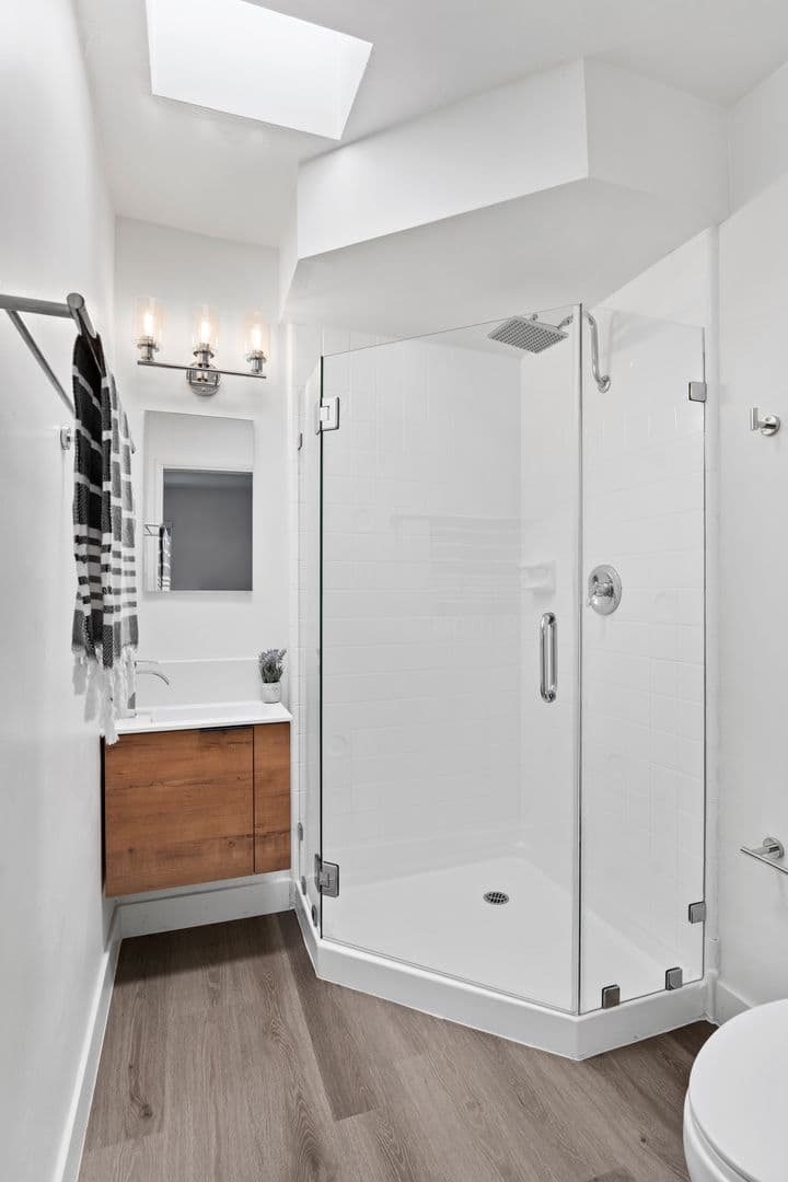 Coronado Apartment: 830 E Avenue