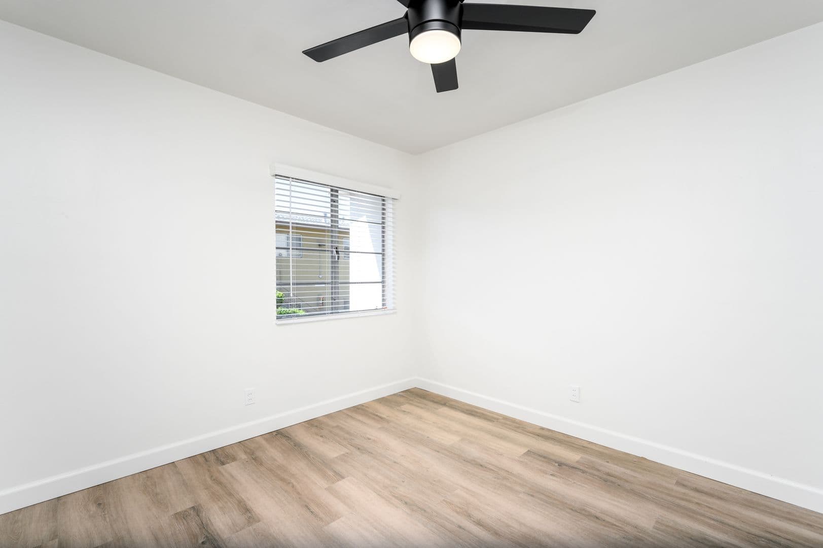 San Diego Apartment: 4052 1/2 Brant Street