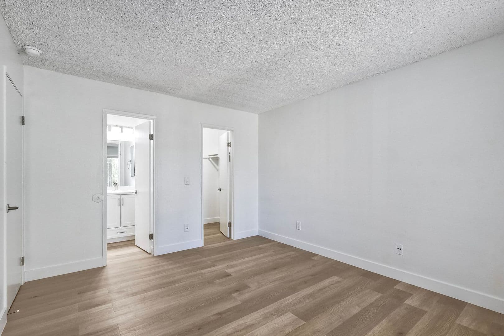 Santee Apartment: 9360 Creekside Court