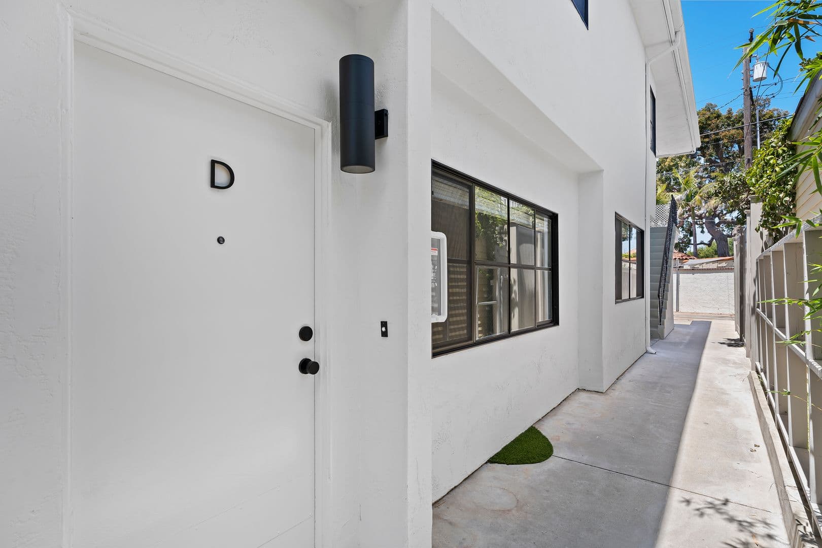 Coronado Apartment: 830 E Avenue