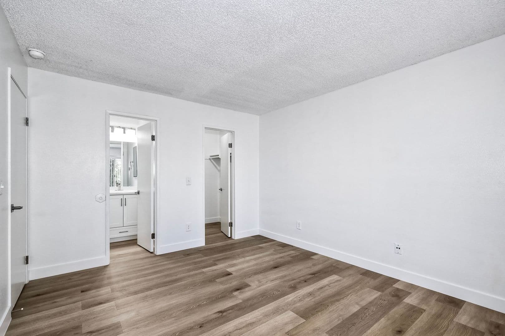 Santee Apartment: 9360 Creekside Court
