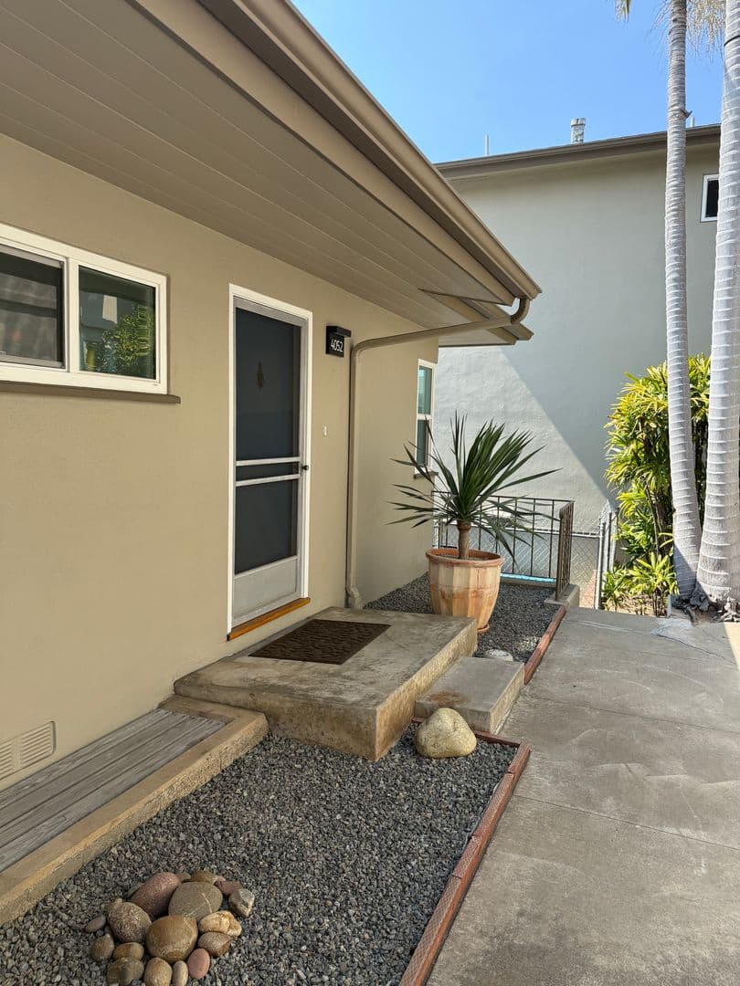 San Diego Apartment: 4052 1/2 Brant Street