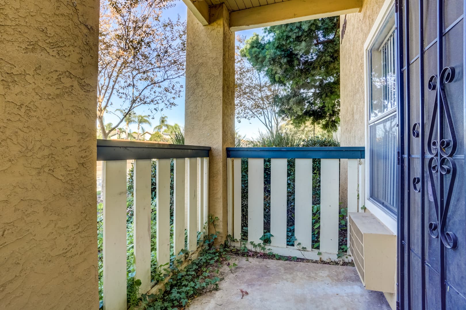 Santee Apartment: 9135 Mast Blvd.