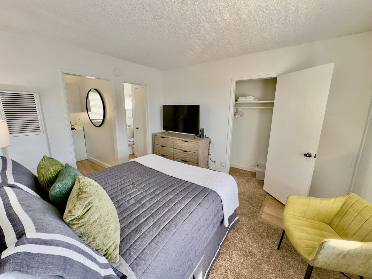 San Diego Apartment: 1616 Guy Street #1