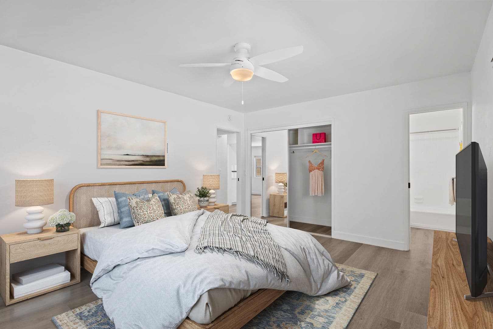Coronado Apartment: 830 E Avenue