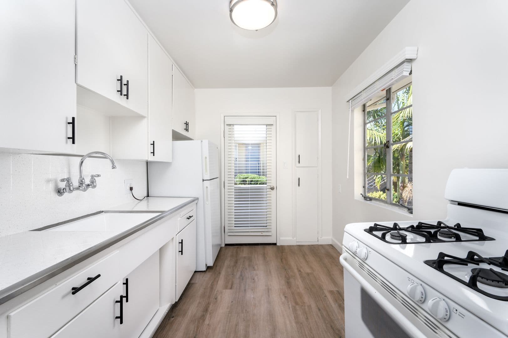San Diego Apartment: 4052 1/2 Brant Street