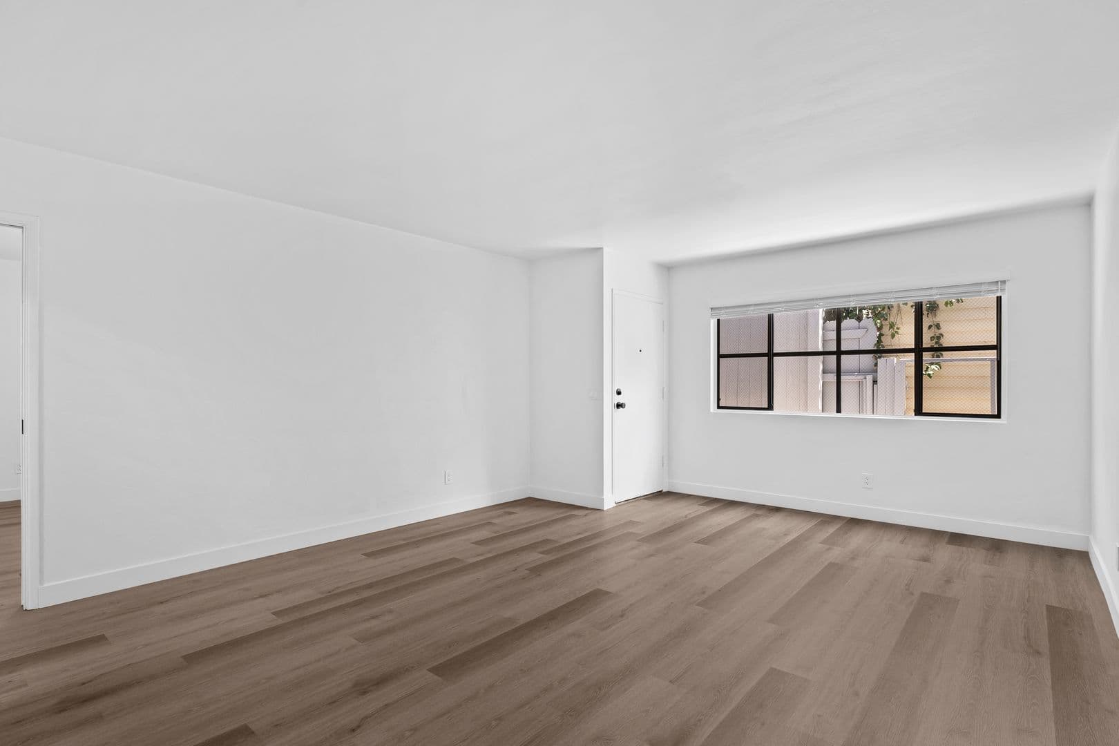 Coronado Apartment: 830 E Avenue