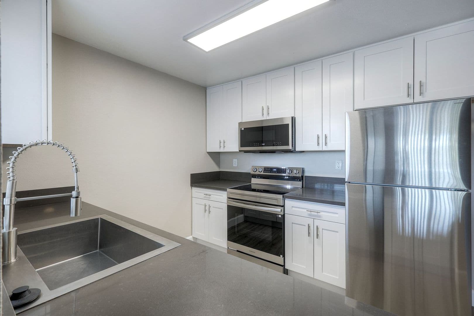 Santee Apartment: 9360 Creekside Court