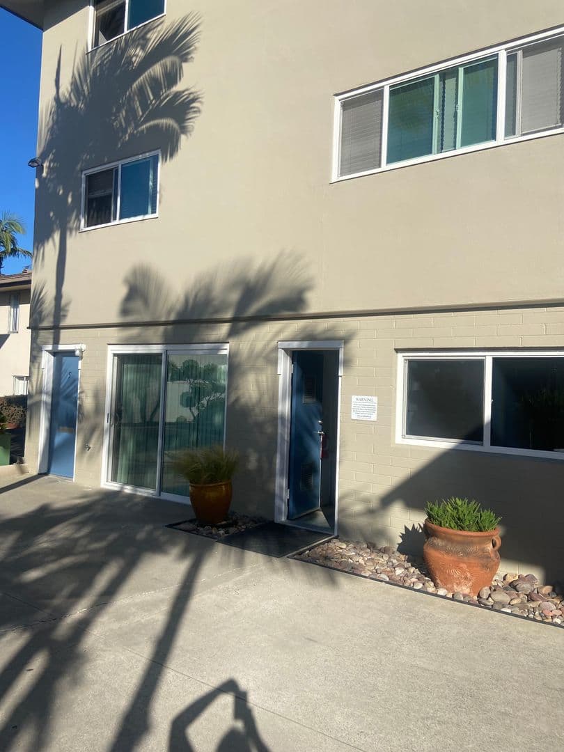 San Diego Apartment: 4052 1/2 Brant Street