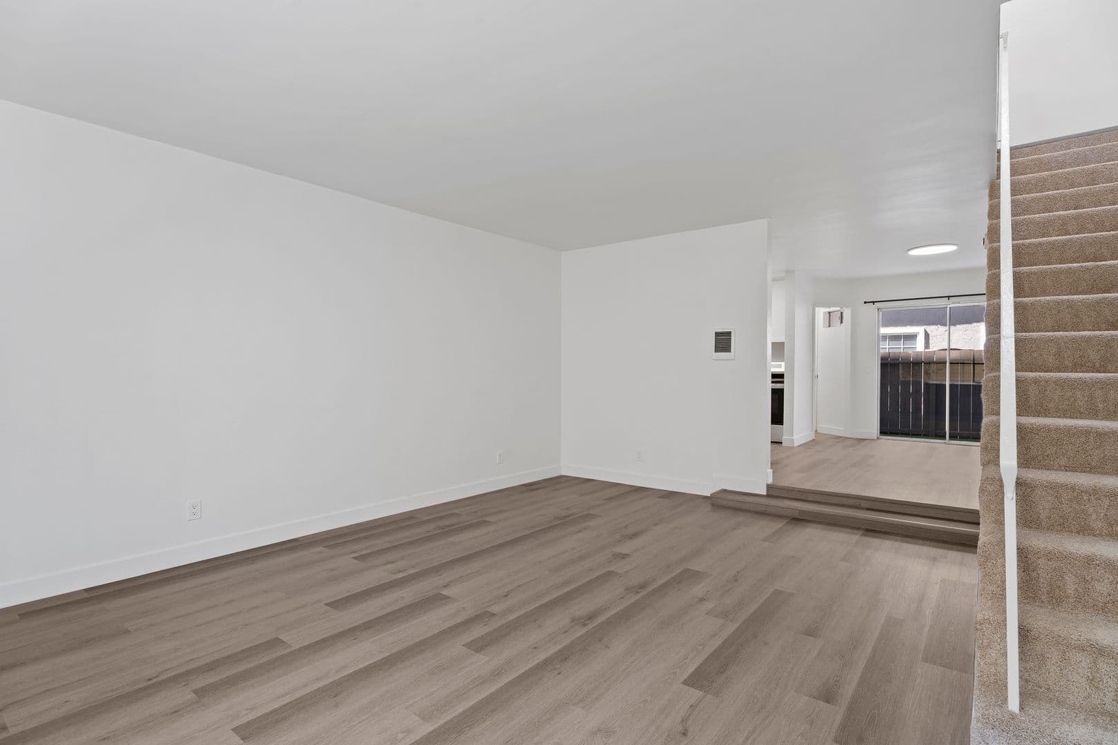 Coronado Apartment: 830 E Avenue