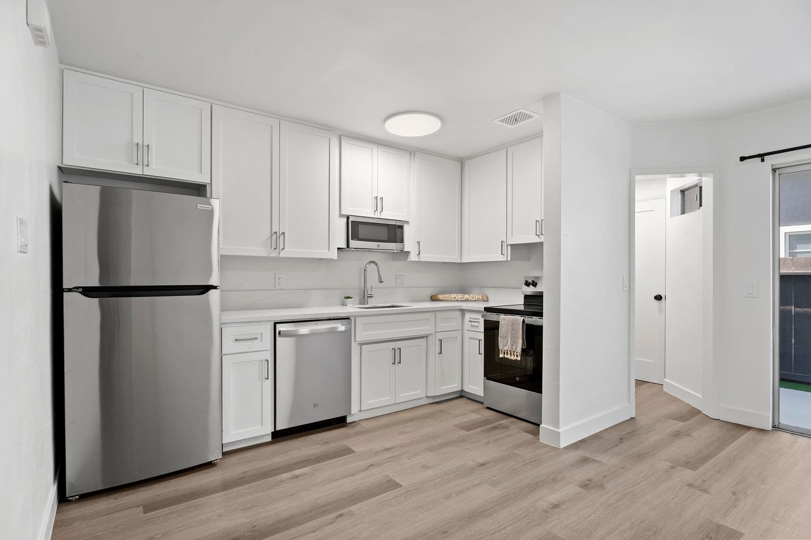 Coronado Apartment: 830 E Avenue