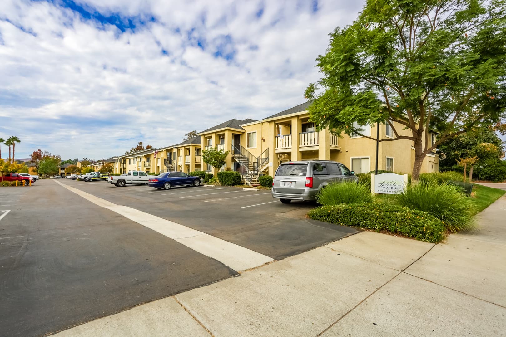 Santee Apartment: 9135 Mast Blvd.