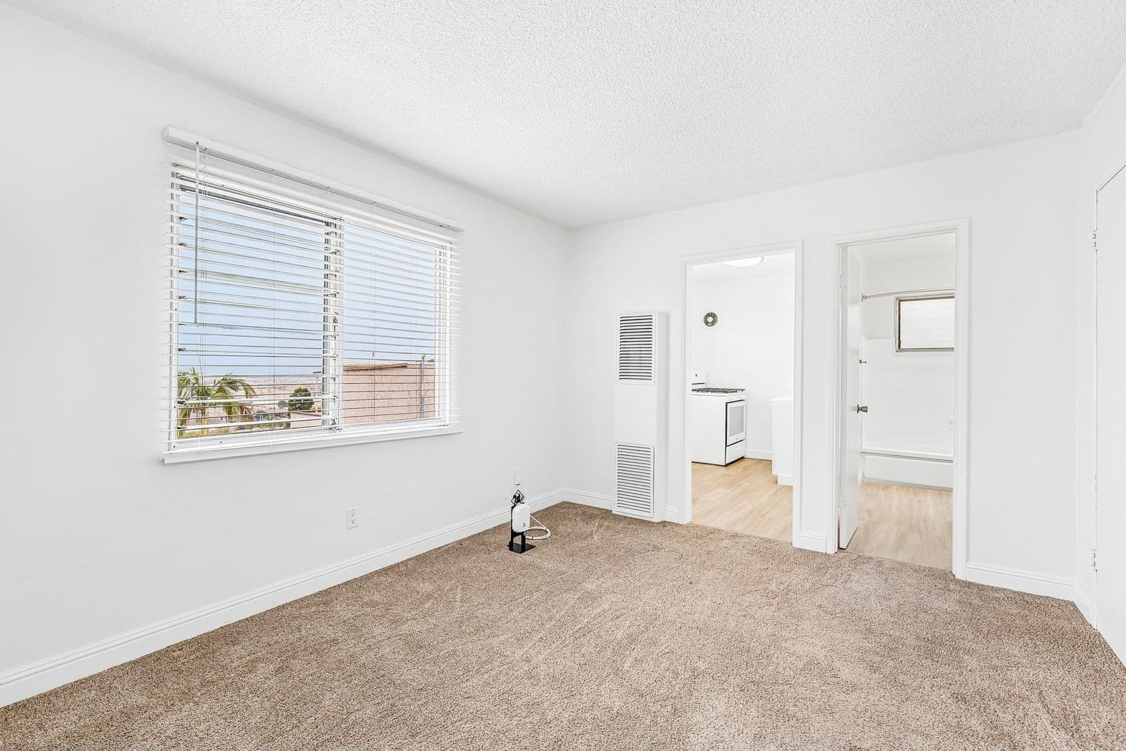 San Diego Apartment: 1616 Guy Street #1
