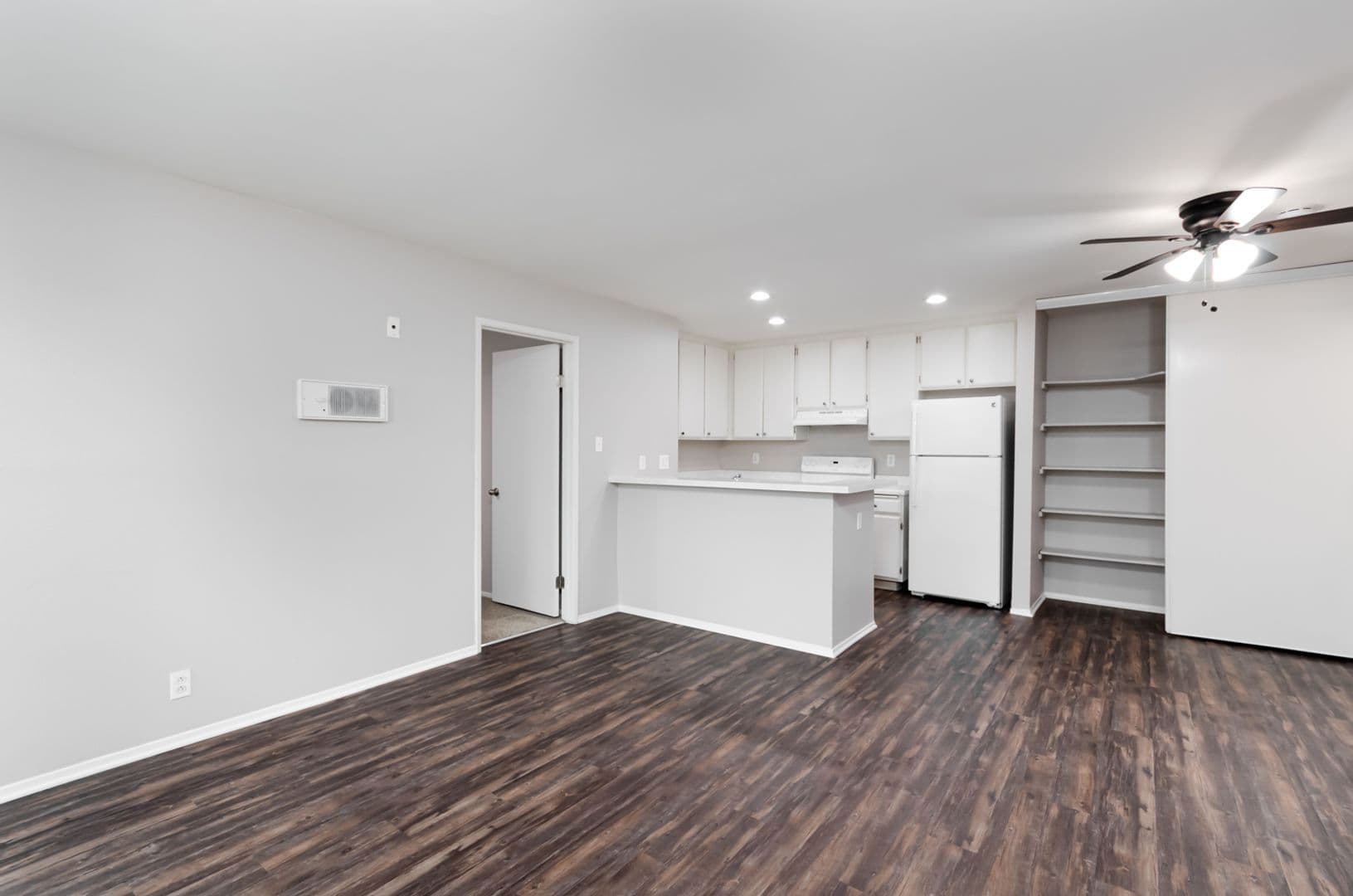 Santee Apartment: 9135 Mast Blvd.