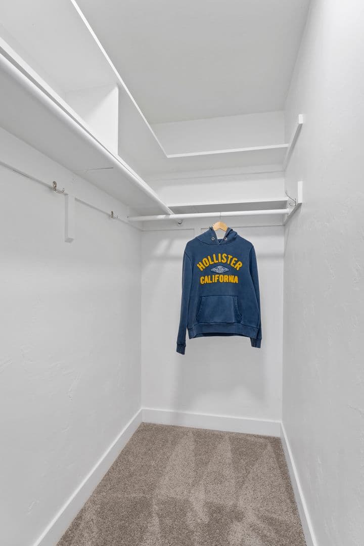 Coronado Apartment: 830 E Avenue