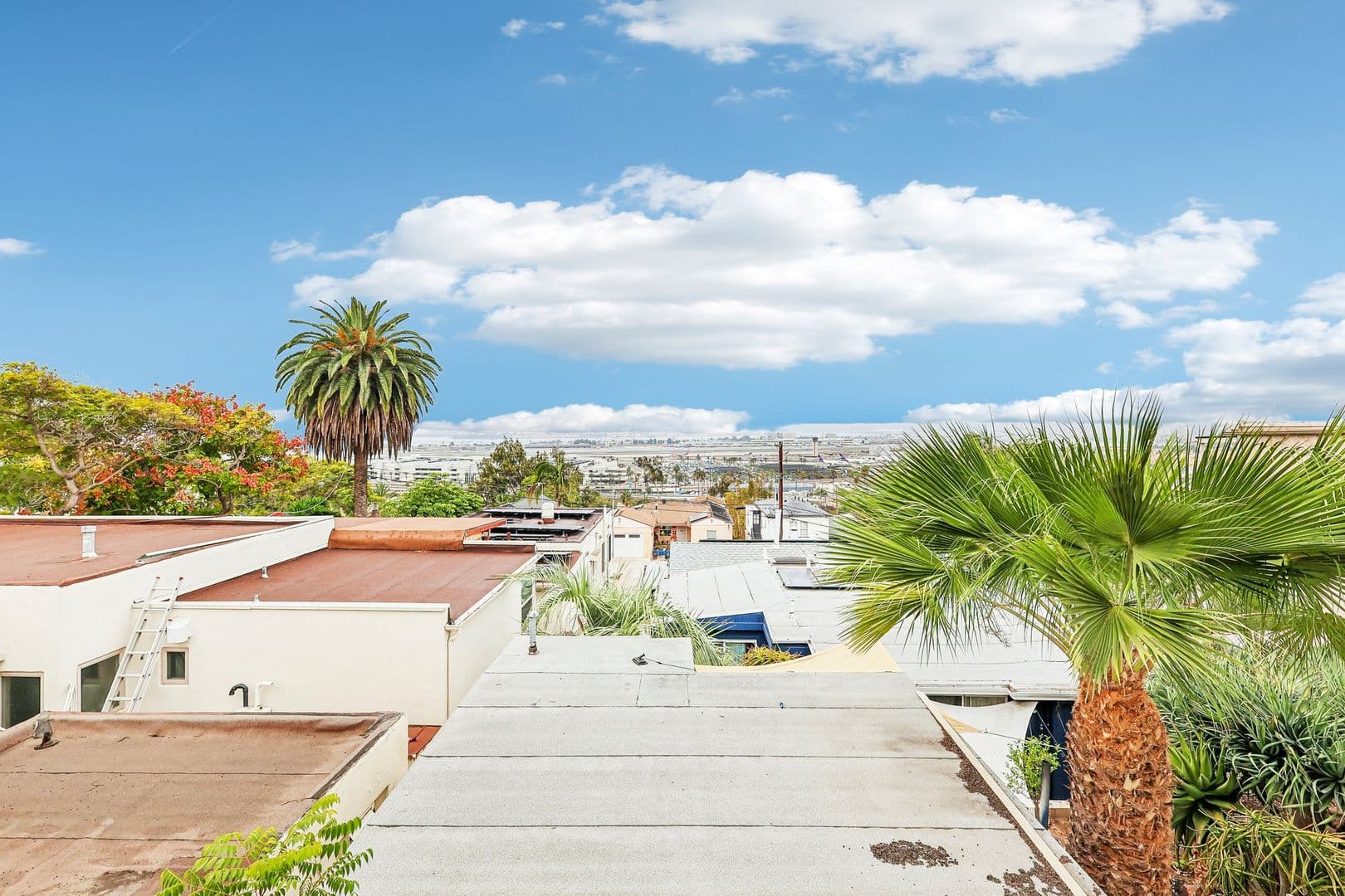 San Diego Apartment: 1616 Guy Street #1