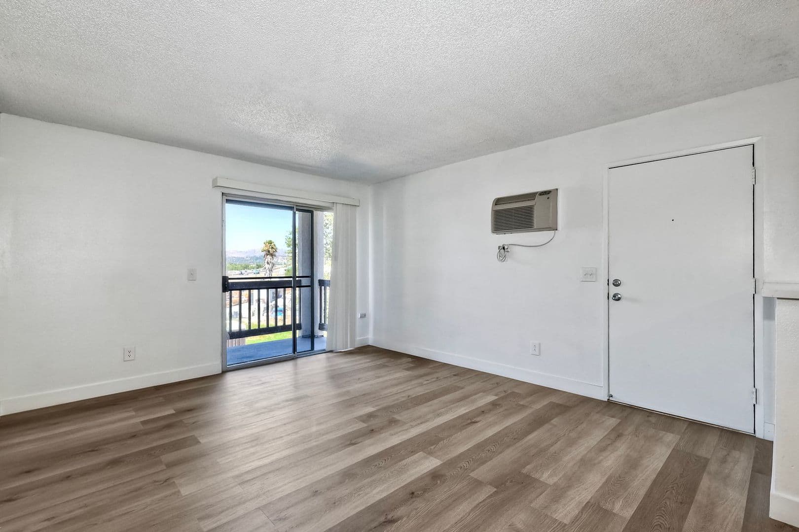 Santee Apartment: 9360 Creekside Court