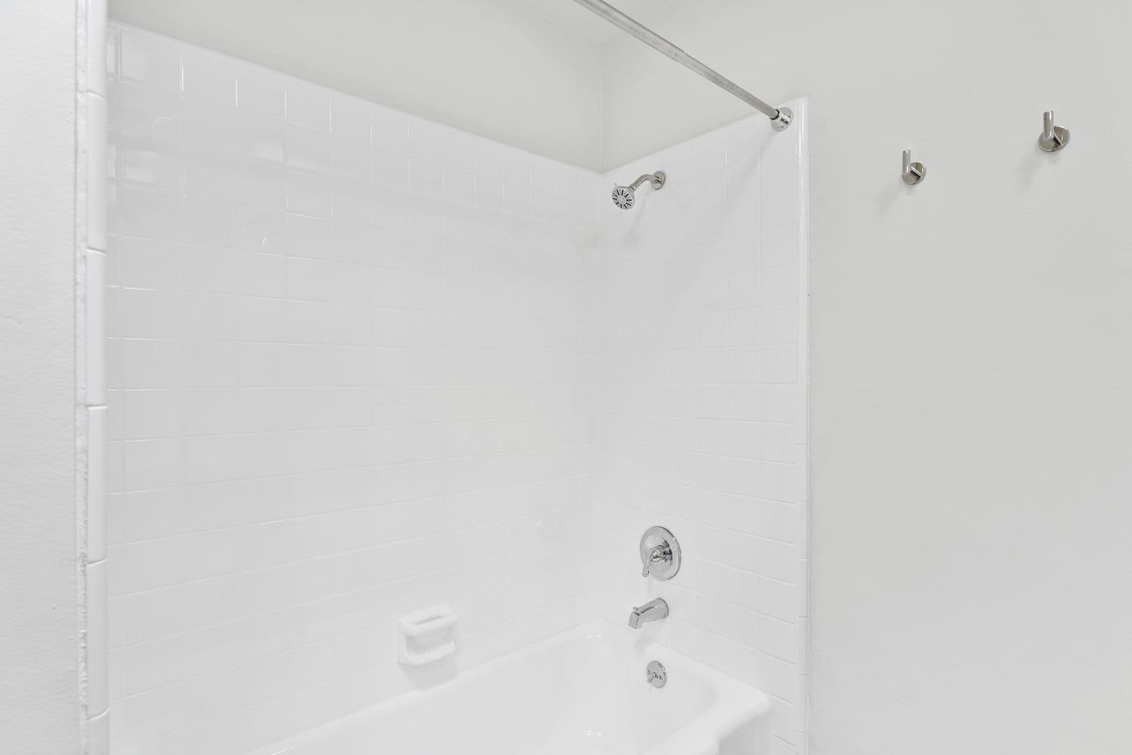 Coronado Apartment: 830 E Avenue