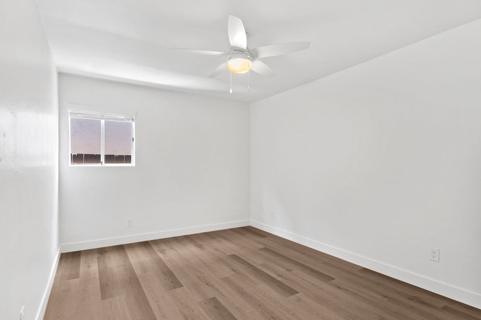 Coronado Apartment: 830 E Avenue