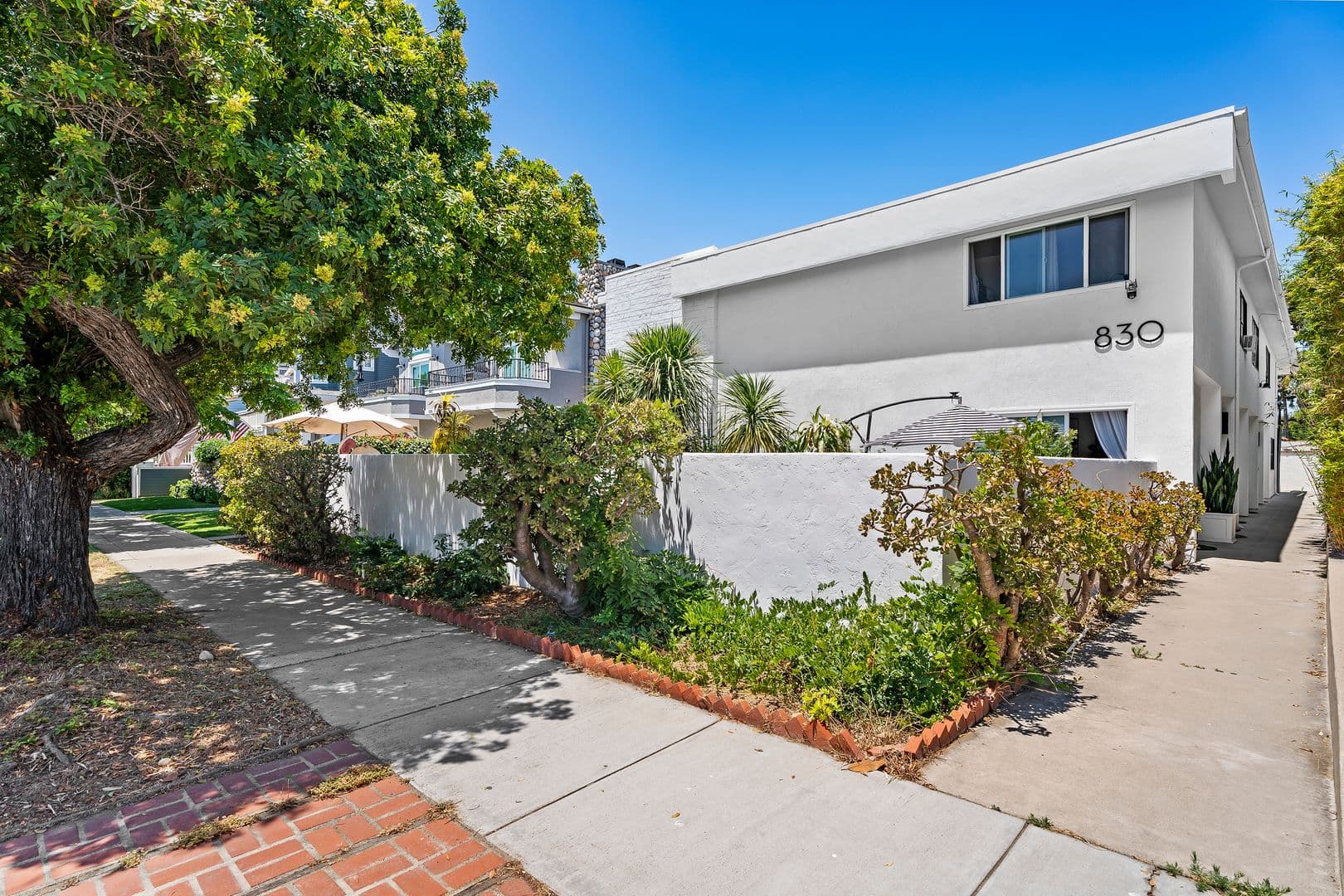 Coronado Apartment: 830 E Avenue