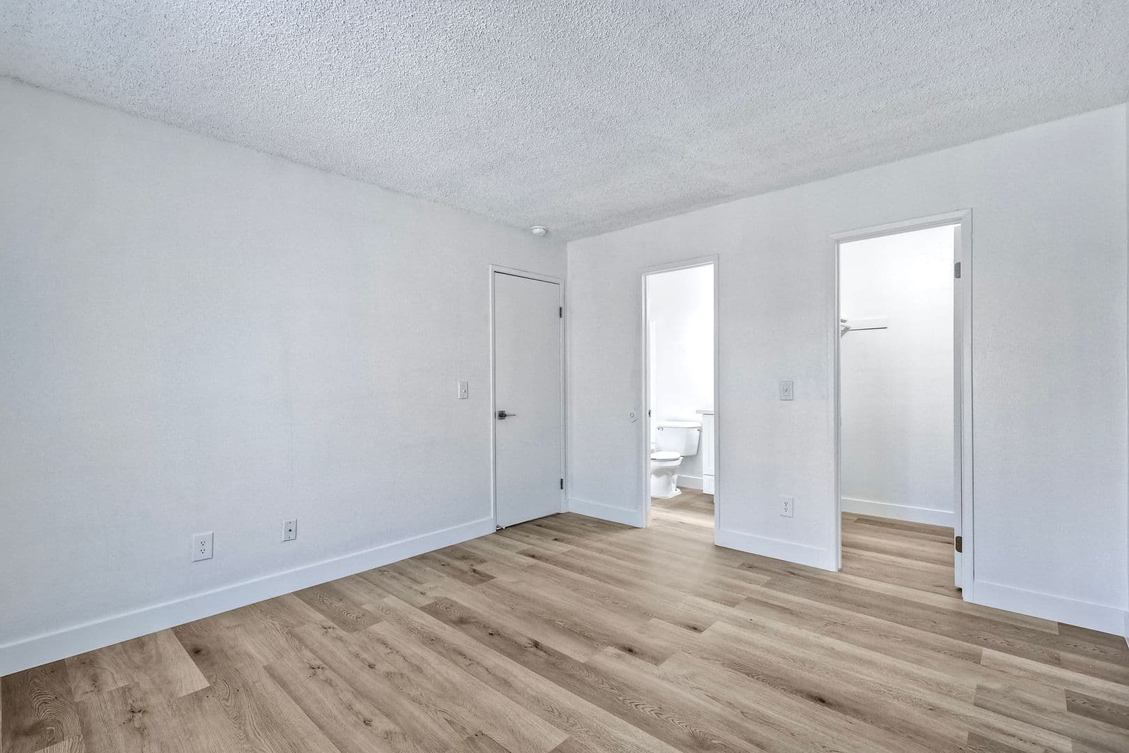 Santee Apartment: 9360 Creekside Court