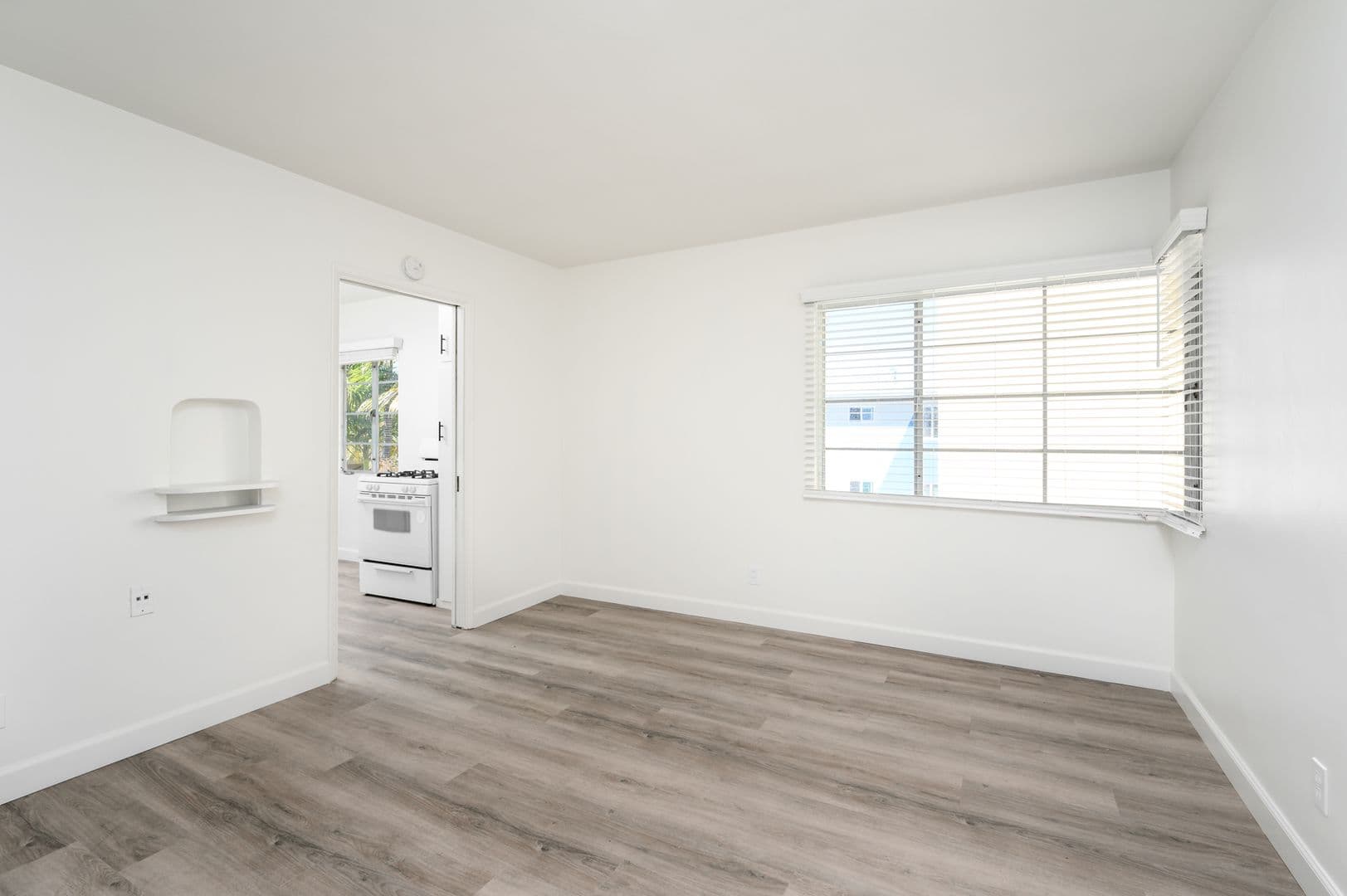 San Diego Apartment: 4052 1/2 Brant Street