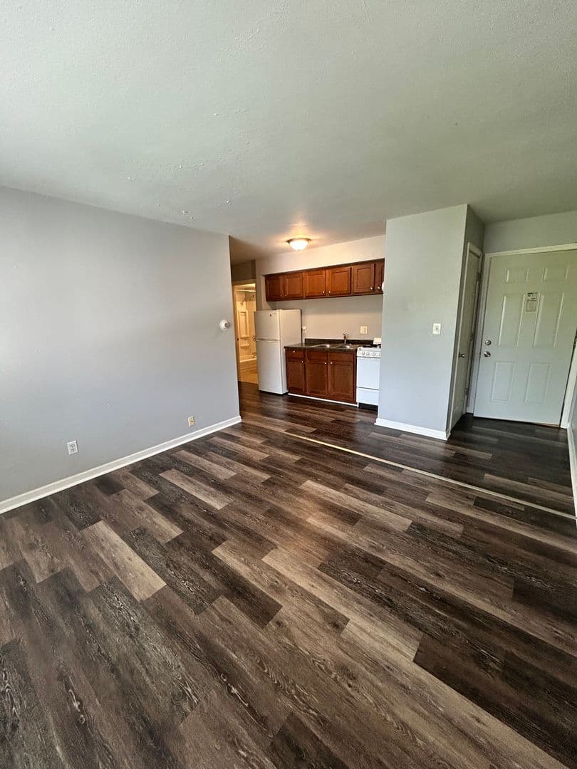 Milwaukee Apartment: 1418 W Mitchell St
