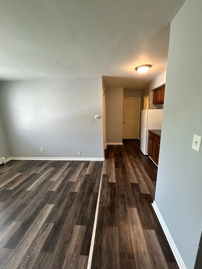 Milwaukee Apartment: 1418 W Mitchell St