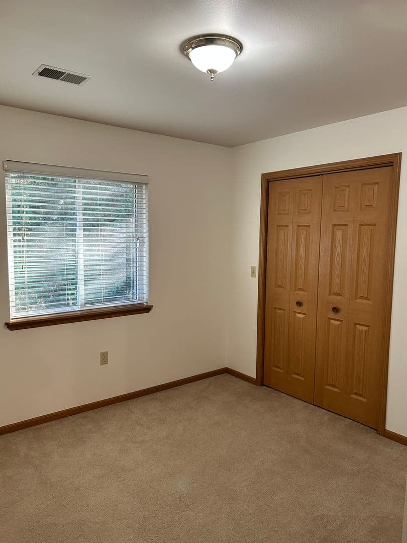 Port Washington Condo: 424 W. Grand Ave Unit 2