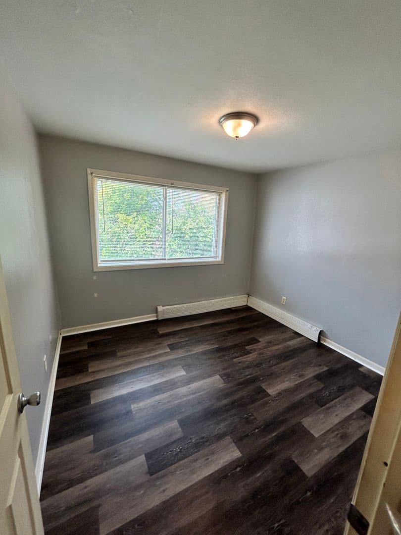 Milwaukee Apartment: 1418 W Mitchell St