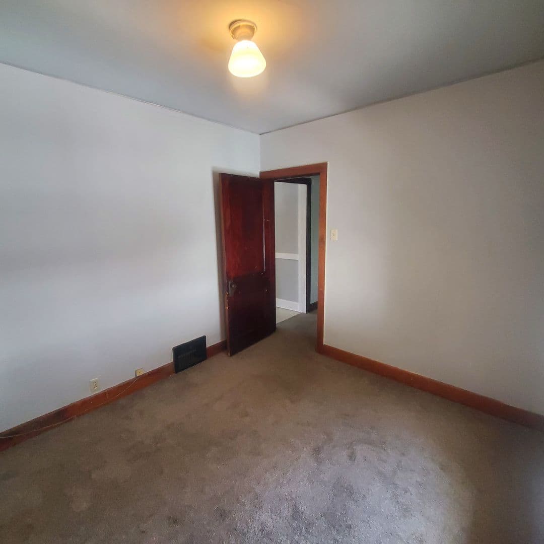 Sheboygan Apartment: 1019-1019A N 16th St