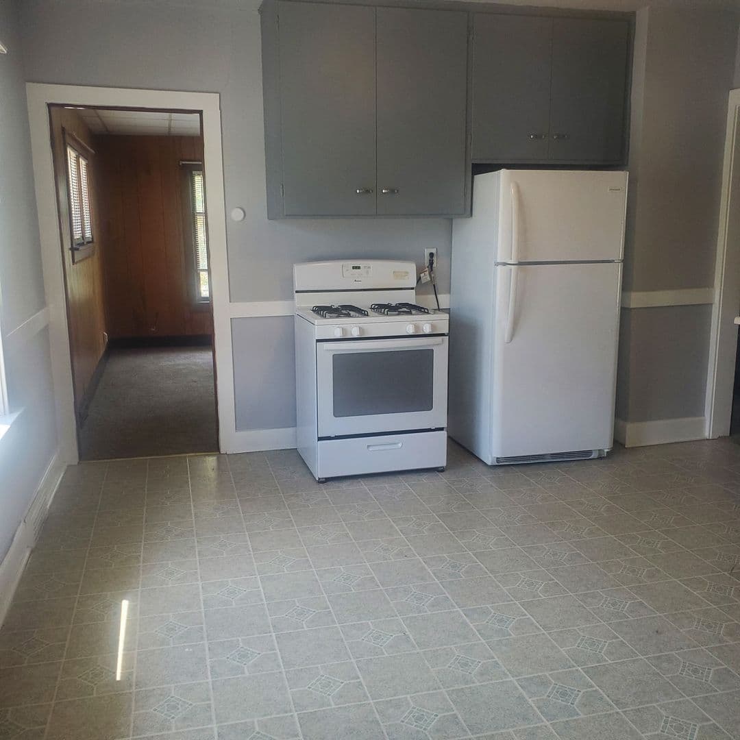 Sheboygan Apartment: 1019-1019A N 16th St