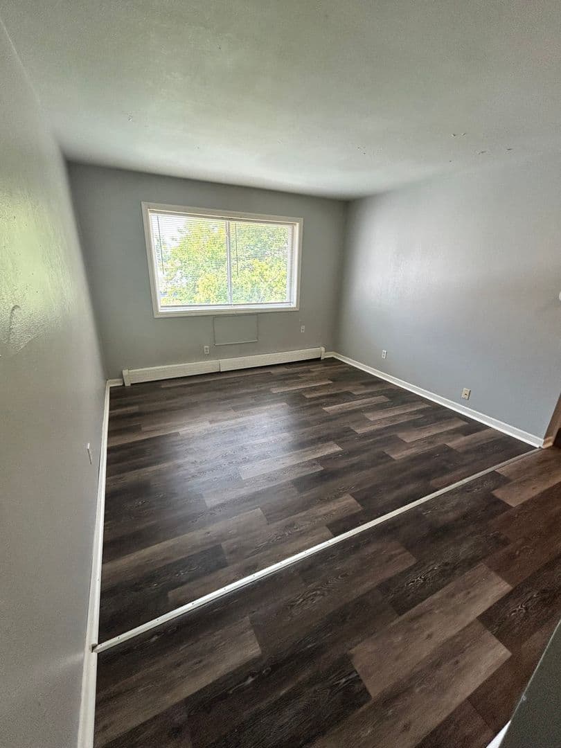 Milwaukee Apartment: 1418 W Mitchell St