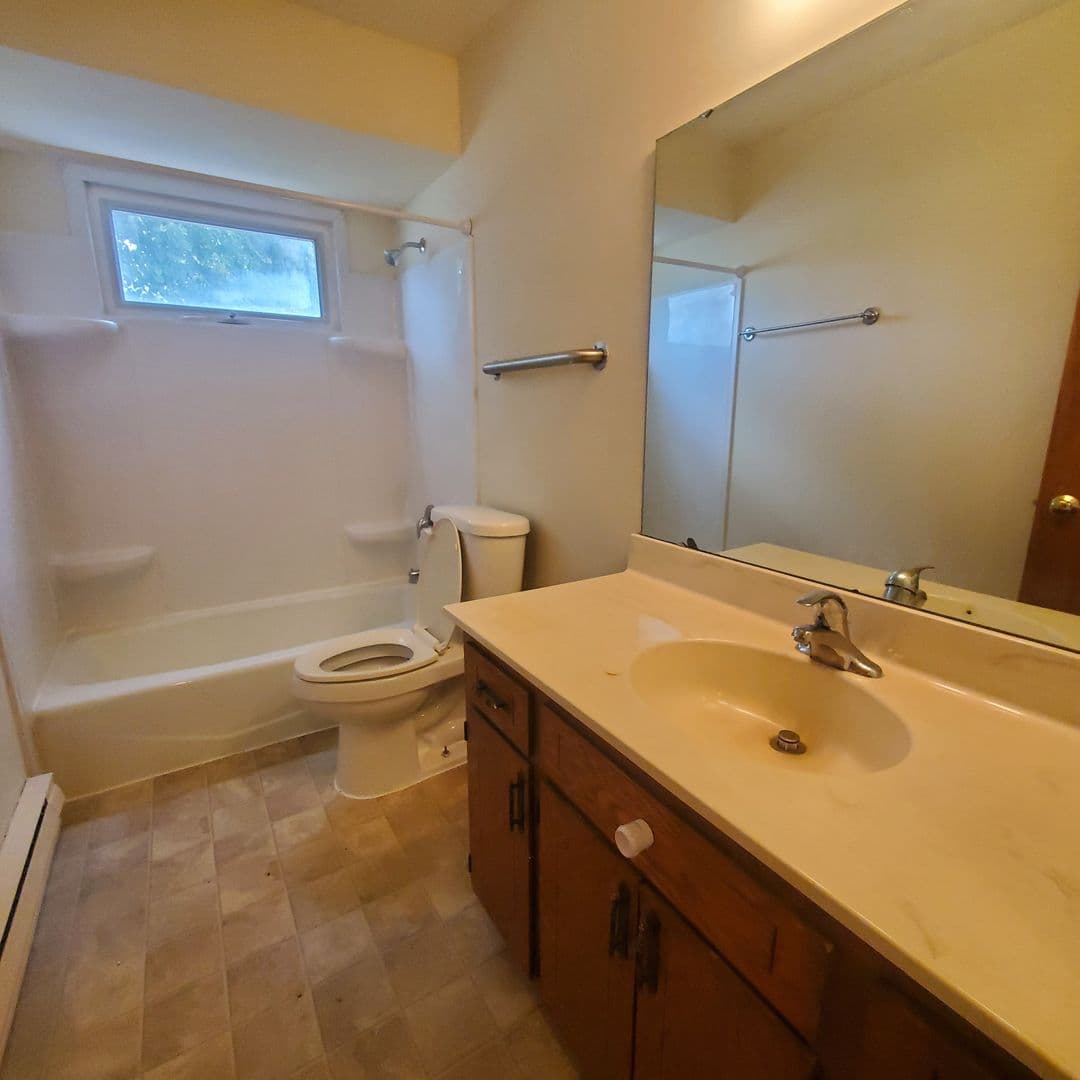 West Bend Apartment: 2205 Green Tree Rd