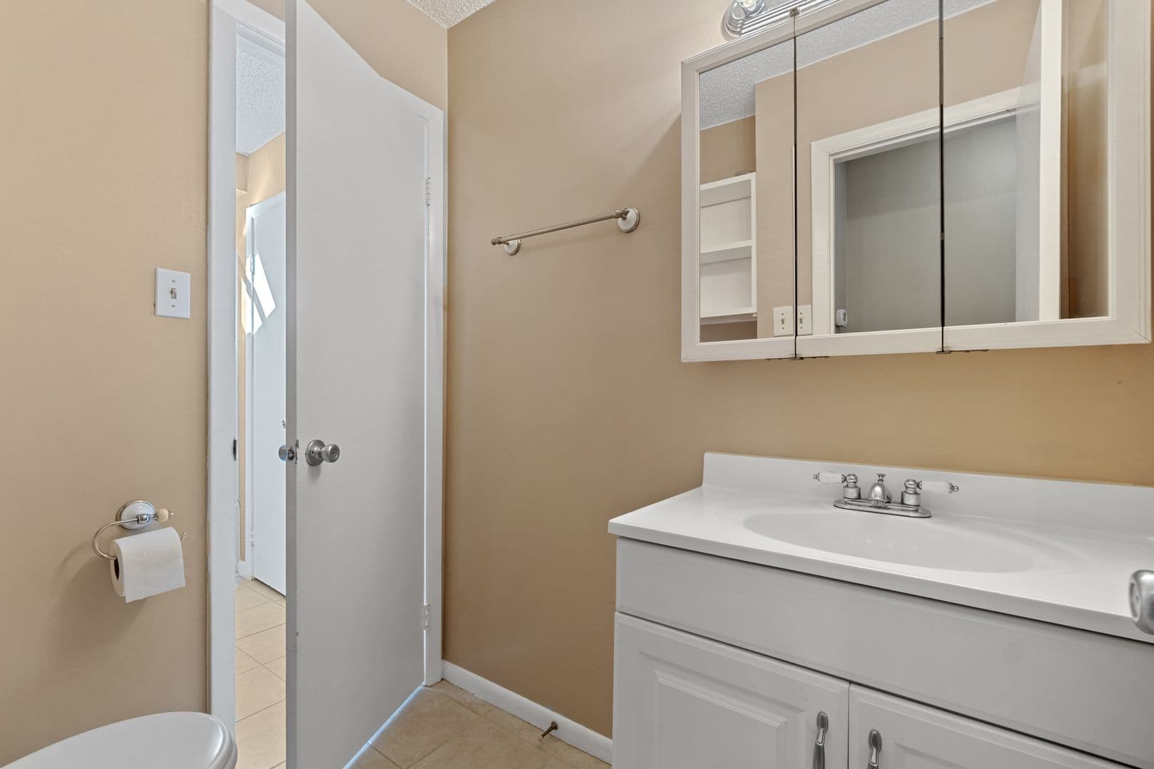 Virginia Beach House: 4421 Smokey Lake Drive