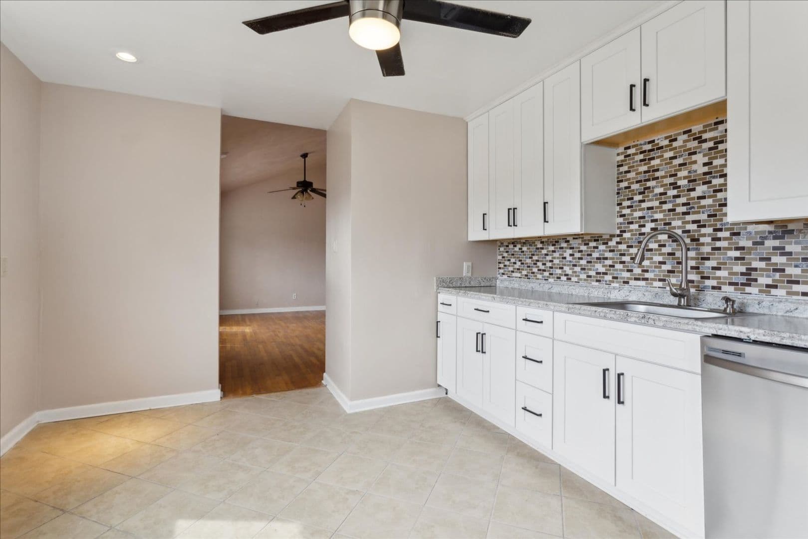 Virginia Beach House: 549 Longfellow Avenue