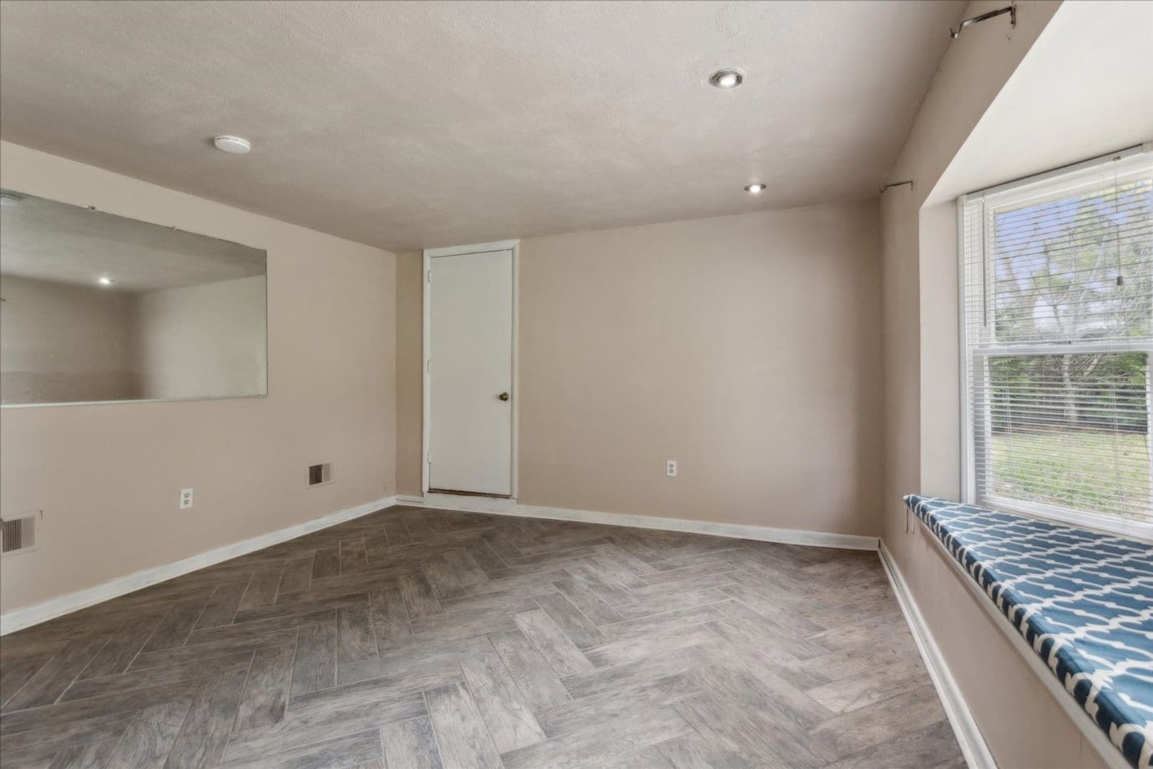 Virginia Beach House: 549 Longfellow Avenue