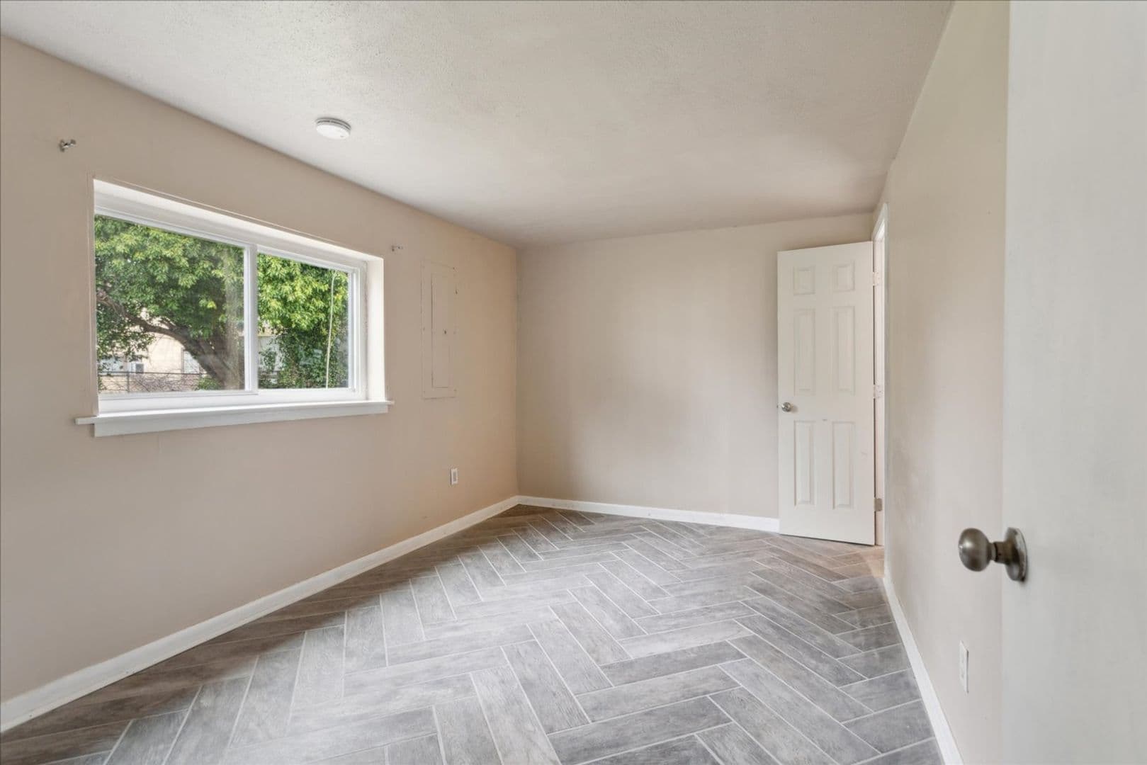 Virginia Beach House: 549 Longfellow Avenue