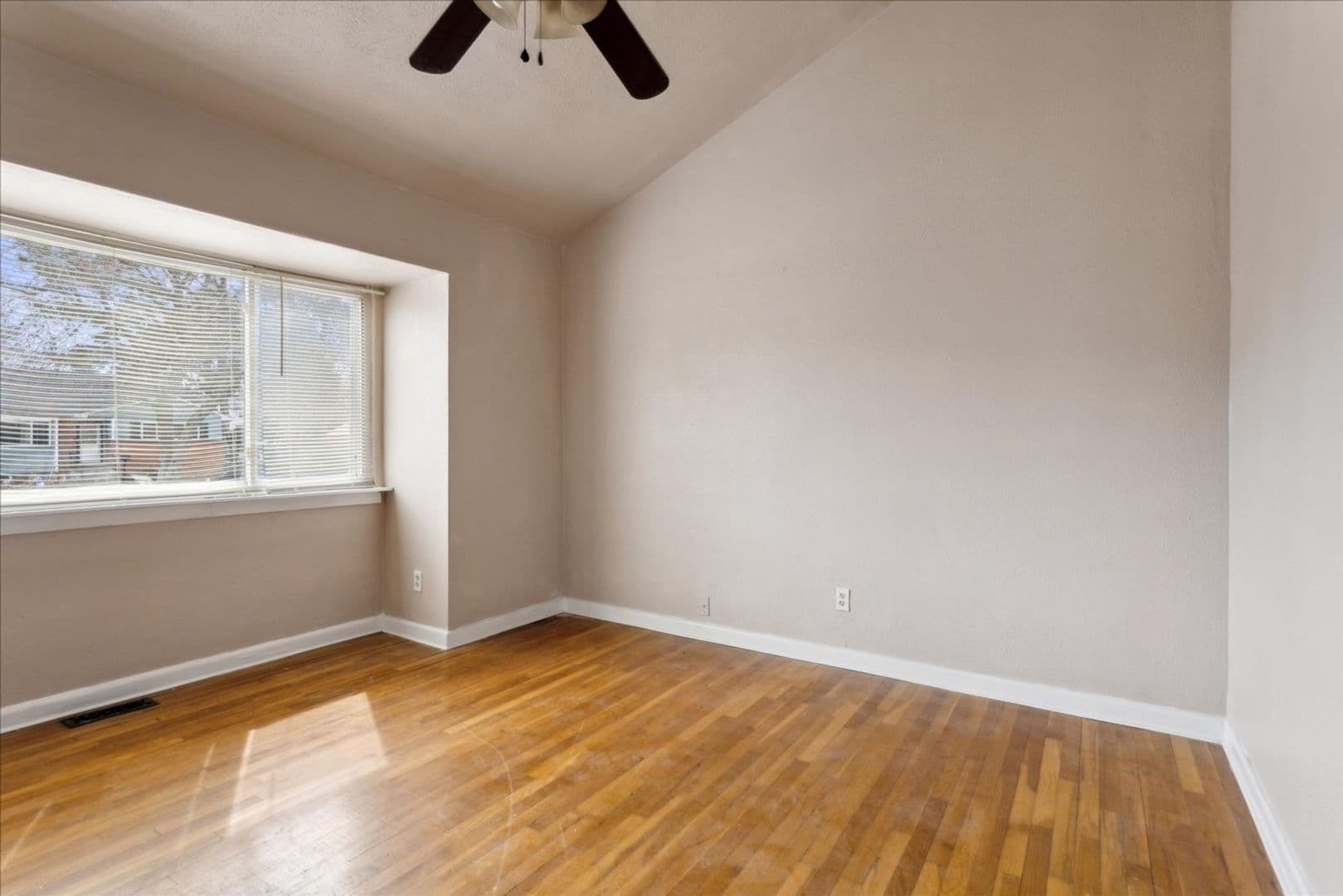 Virginia Beach House: 549 Longfellow Avenue