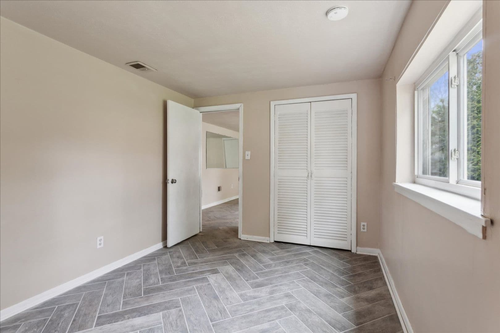 Virginia Beach House: 549 Longfellow Avenue