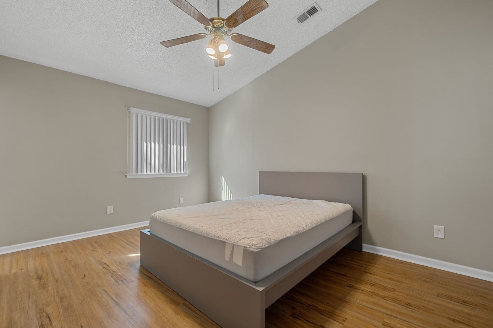 Virginia Beach House: 4421 Smokey Lake Drive