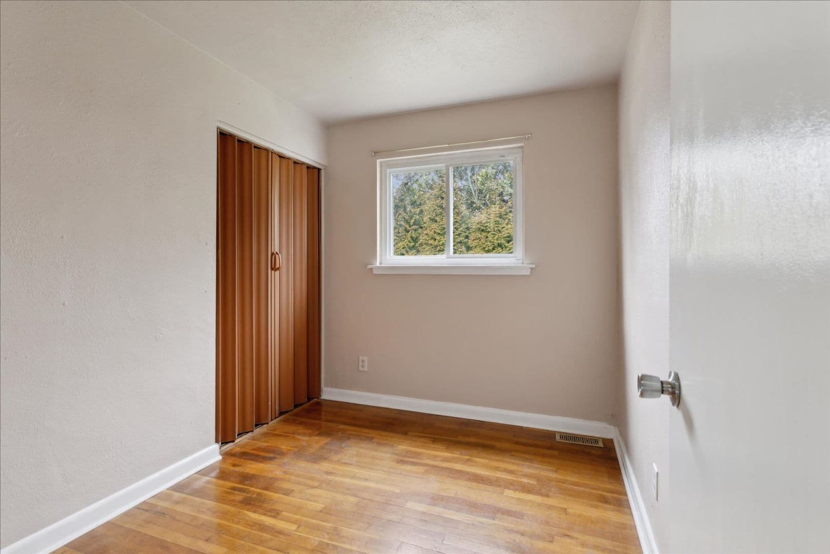 Virginia Beach House: 549 Longfellow Avenue