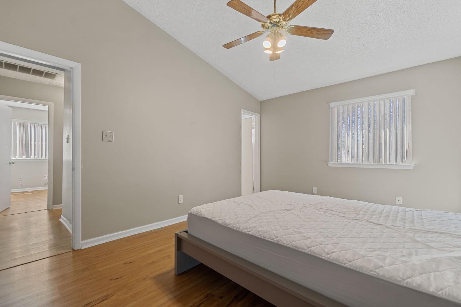 Virginia Beach House: 4421 Smokey Lake Drive