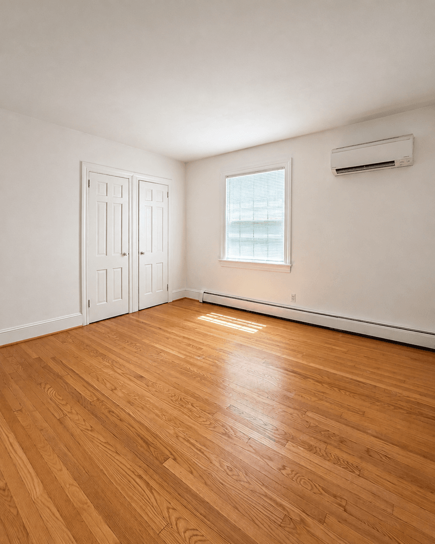 Suffolk House: 3409 Bridge Road
