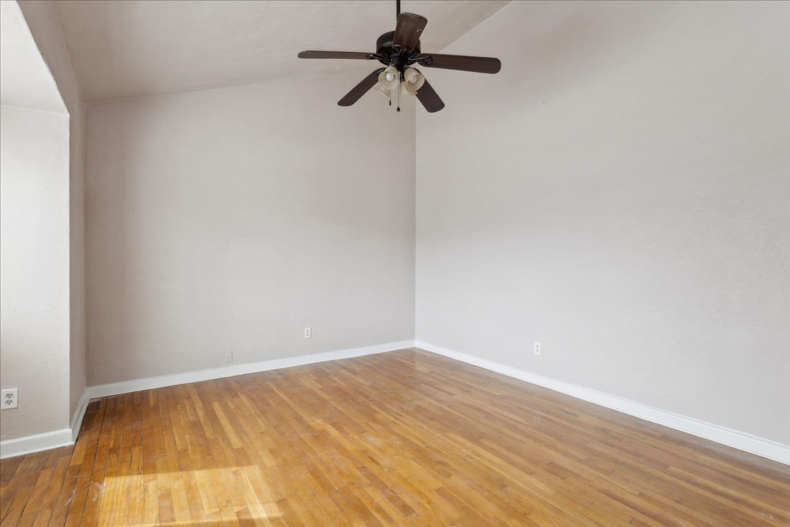 Virginia Beach House: 549 Longfellow Avenue