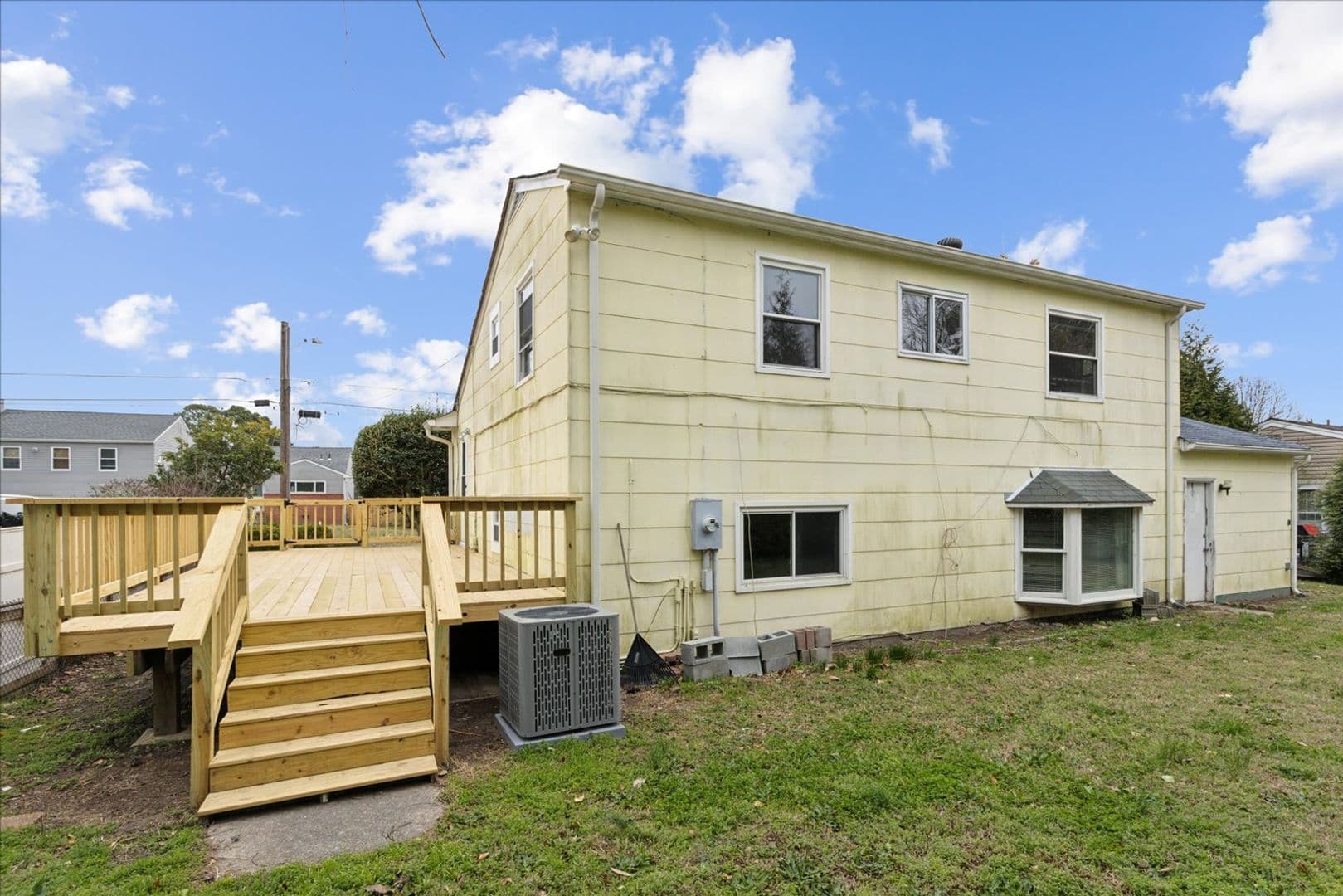 Virginia Beach House: 549 Longfellow Avenue