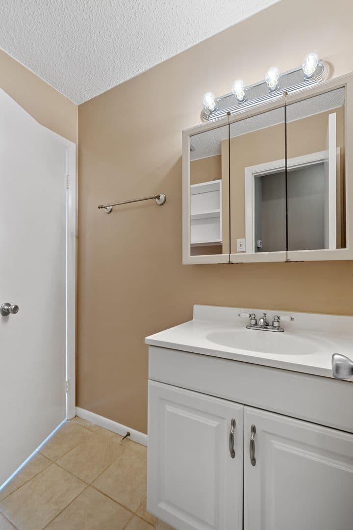 Virginia Beach House: 4421 Smokey Lake Drive