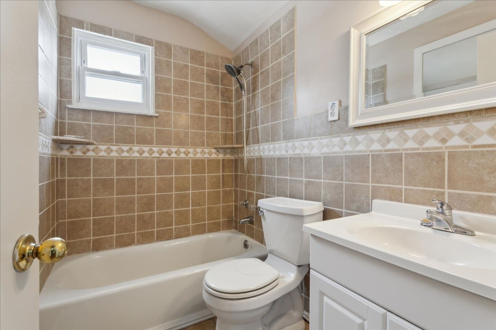 Virginia Beach House: 549 Longfellow Avenue