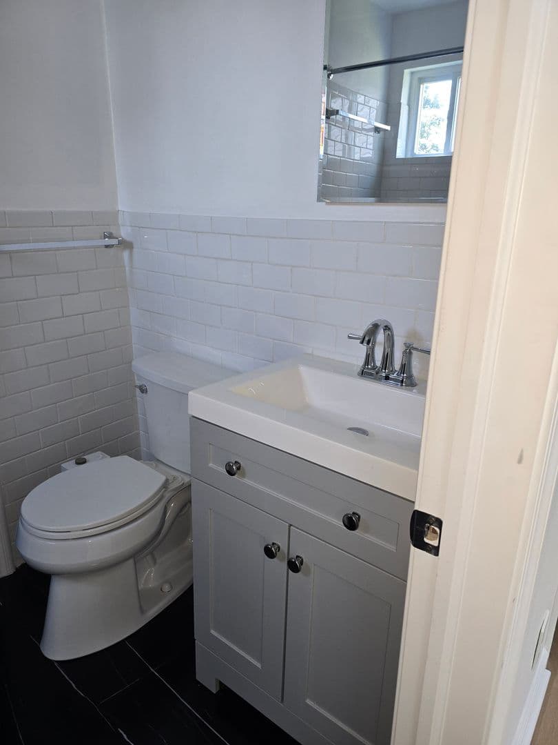 Norfolk Apartment: 1026 Little Bay Avenue