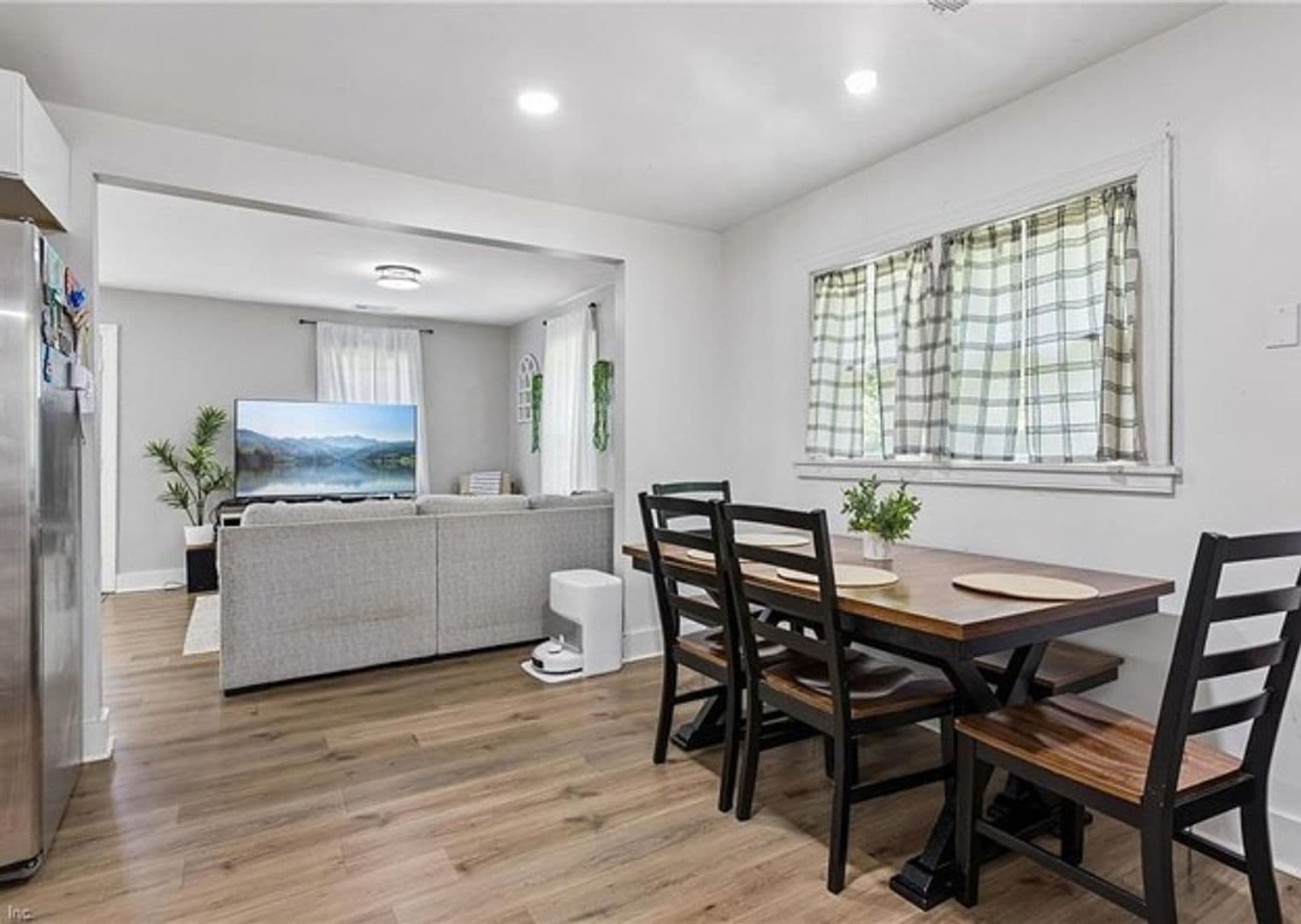 West Point House: 33345 King William Road